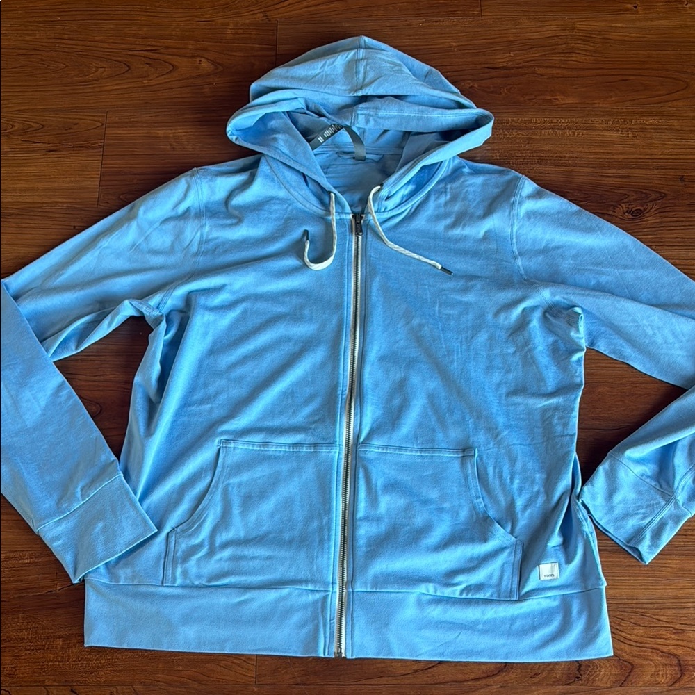Vuori Halo Performance Hoodie 2.0 in great condition, only worn a few times